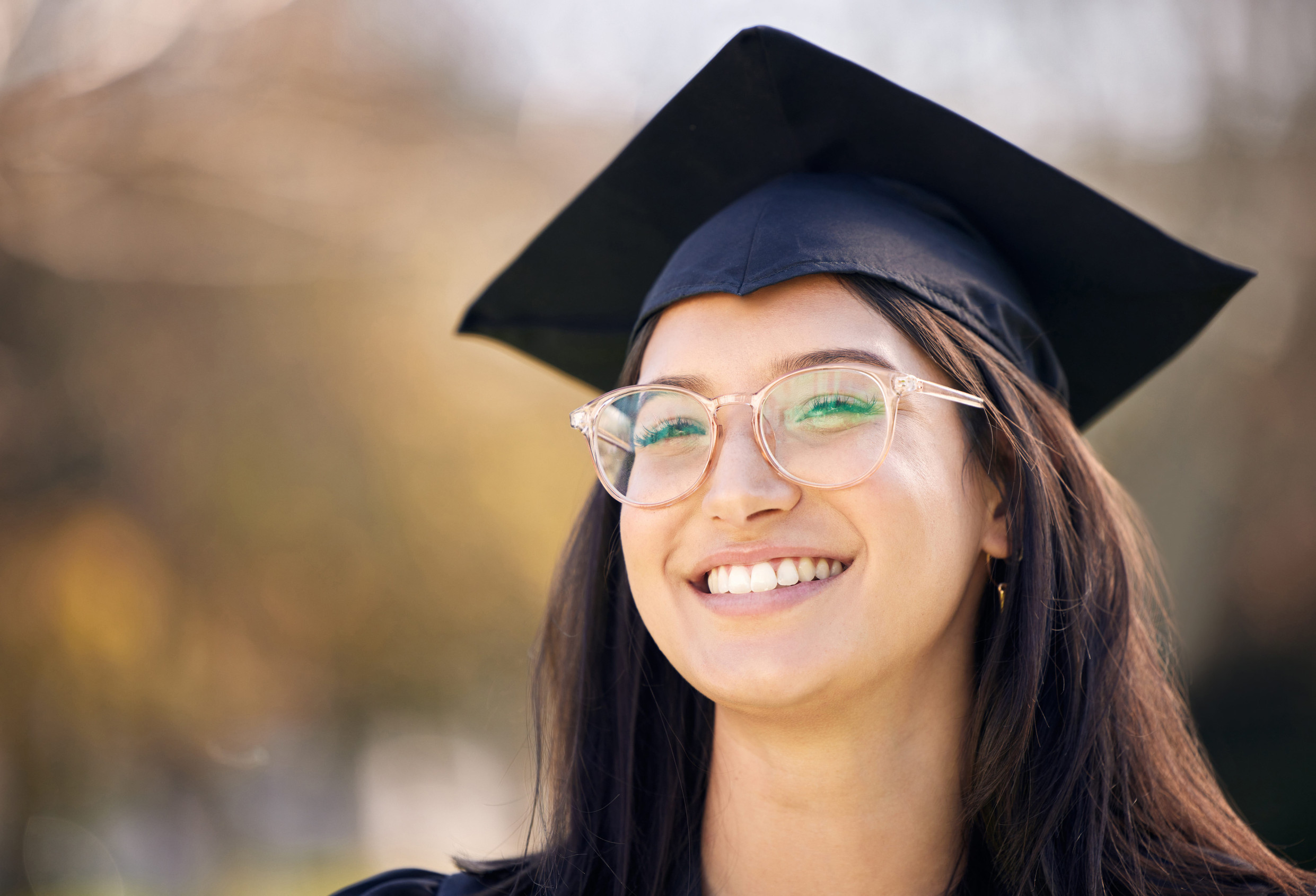 girl with graduate cap